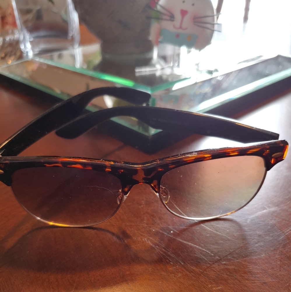 Sunglasses - Picture 5 of 6